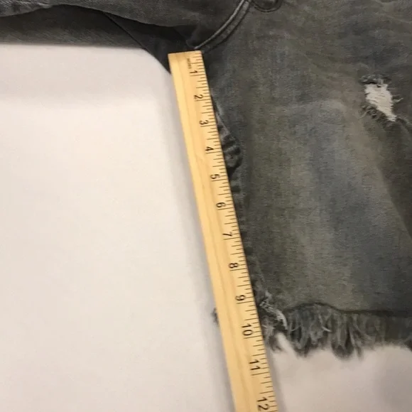 Kancan bermuda shorts 9/28 gray fringed hem stretch distressed 10” inseam - Picture 9 of 9